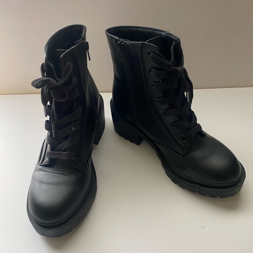 Target universal thread chunky heel Brie lace up combat boots black size 7.5